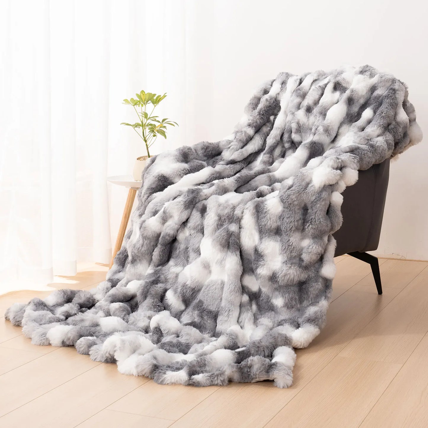 Luxurious Faux Rabbit Fur Blanket for Ultimate Cozy Comfort