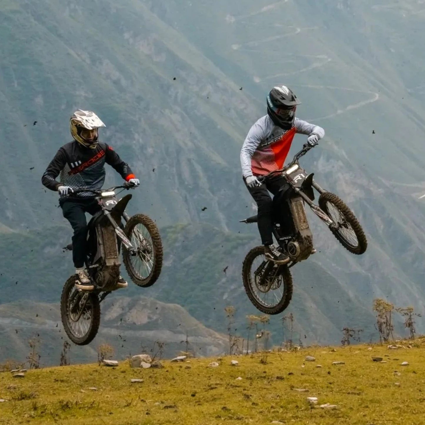 Hign-concerned R1 Electric Dirt Bike 8000W Off Road Ebike